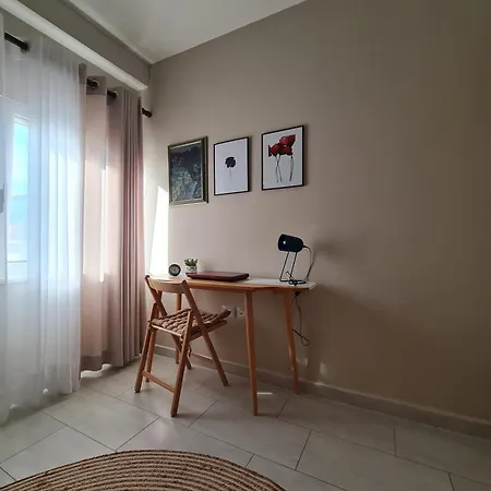 Francie's Apartment, Apartmán *