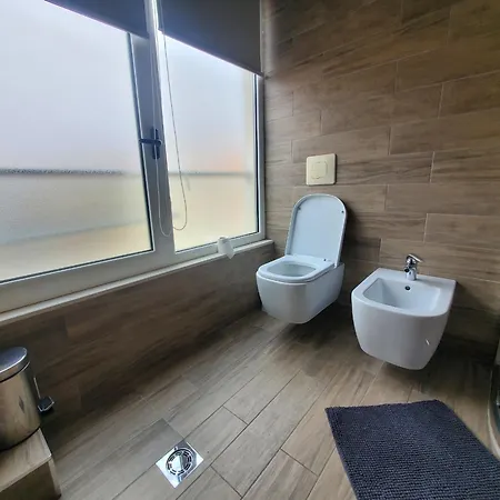 Francie's Apartment, דירה טיראנה
