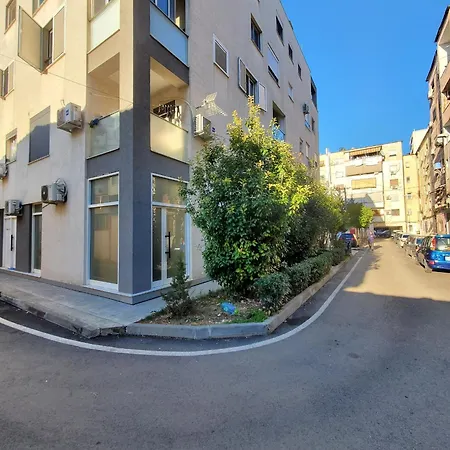 Francie's Apartment, 地拉那