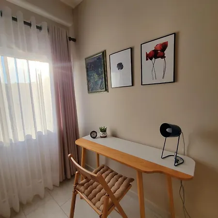 Francie's Apartment, * טיראנה