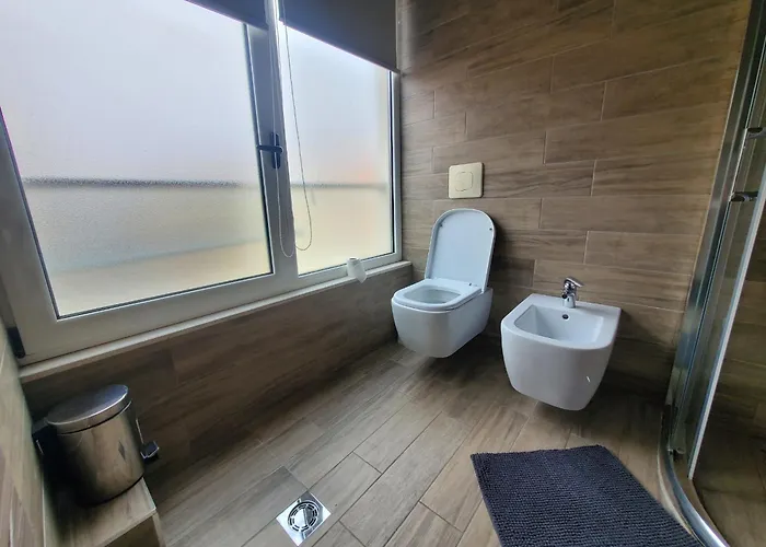 Francie's Apartment, 公寓 地拉那