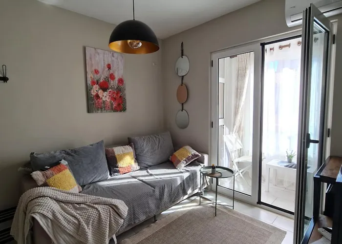 Francie's Apartment, 公寓