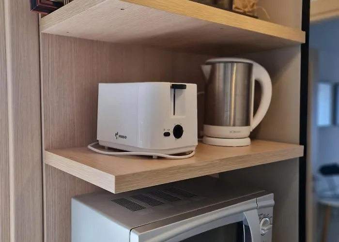 Francie's Apartment, 公寓 *