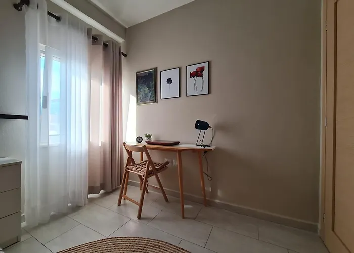 Francie's Apartment, 公寓 *